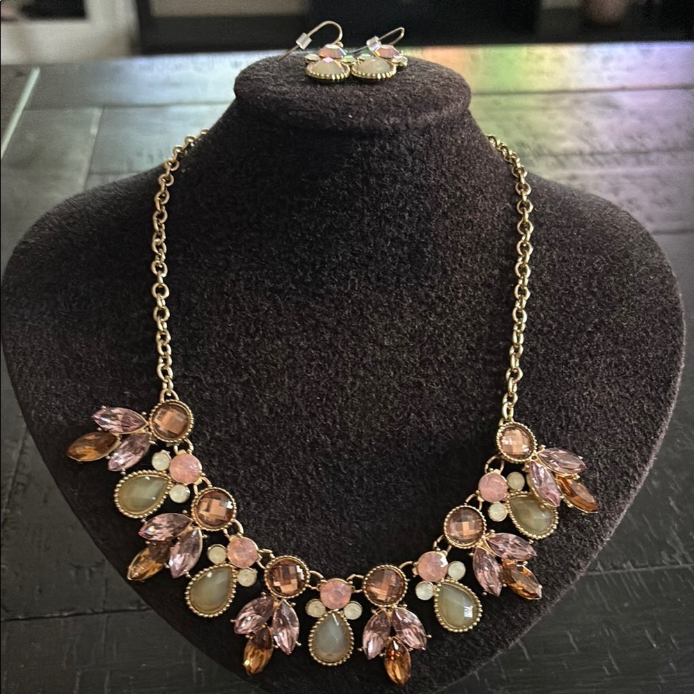NWOB Gold Tone Bib Drop Dangle Statement Necklace & Earrings Set Glitsy​